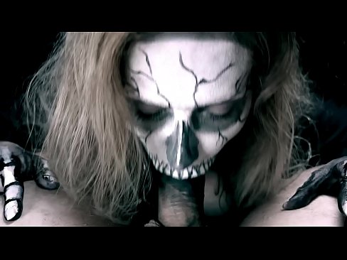 ❤️ Demoniska meitene sūc locekli ar savu melno muti un norij spermu. ❌ Porno pie mums