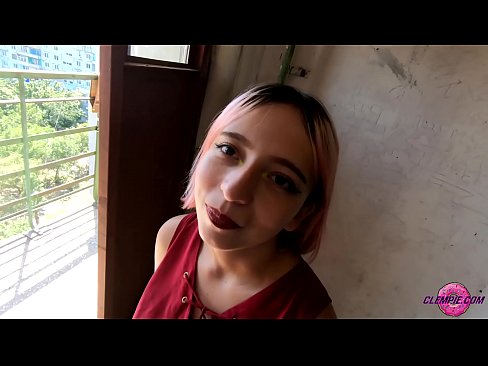 ❤️ Studente jutekliska sūc svešinieku ārzemēs - sperma uz viņa sejas ❌ Porno pie mums