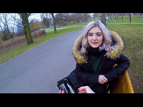 ❤️ Norij svešinieka karstu spermu par naudu - blowjob in the park by Eva Elfie ❌ Porno pie mums